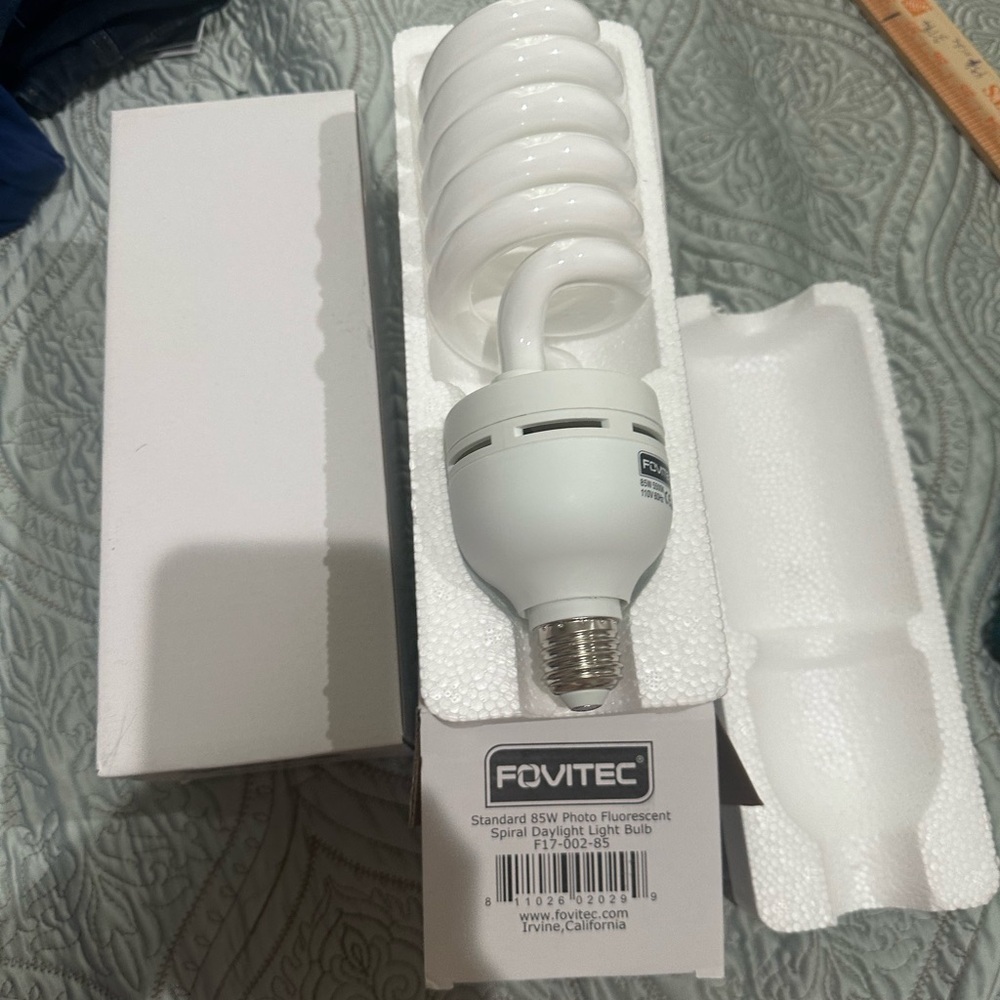FOVITEC 85 W fluorescent lightbulbs x2